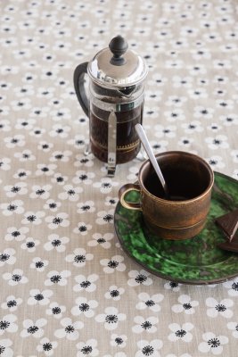 Belle Amie, vaxduk, beige, 145x220cm