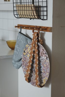 Botanic Garden, rosa/brun bricka som inredningsdetalj