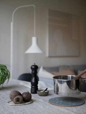 Picknick, grytunderlägg på bord