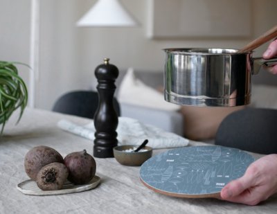 Picknick, grytunderlägg på bord