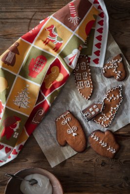 Almedahls Julhuset kökshandduk används pepparkaksbak