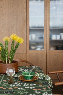 Körsbärsträdgården, duk, mörkgrön, 145x250cm