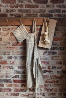 Pricktyg, grytlapp och förkläde