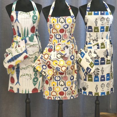 Persons kryddskåp, blå grillvante