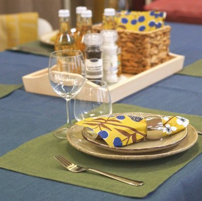 Dukning med körsbärsträdgården, gula pappersservetter